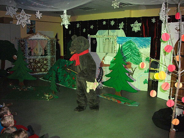 Kinderpfleger führten Weihnachtsmärchen auf