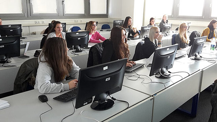 Absolventen der Euro Akademie sind für Arbeitgeber attraktive Job-Kandidaten