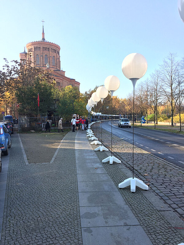 Akademie-Schüler bei der Mauerweg-Tour