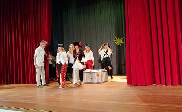 Auszubildende führen Mini-Musical auf