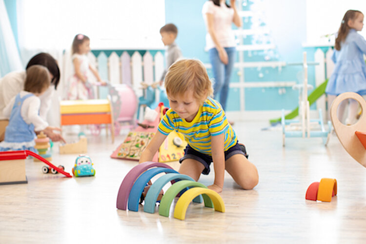 Weiterhin bei uns: Kinderbetreuung in der Erzieher*in-Ausbildung