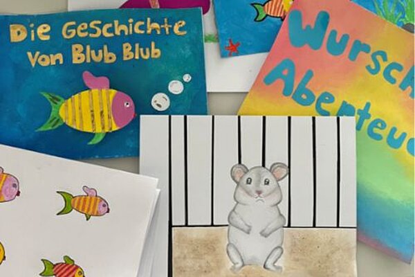 Kreativ gestaltete Guckkästen und Kinderbücher