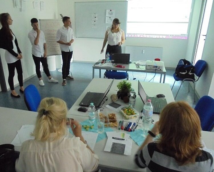 Azubis für Dialogmarketing präsentieren ihre Projektarbeiten