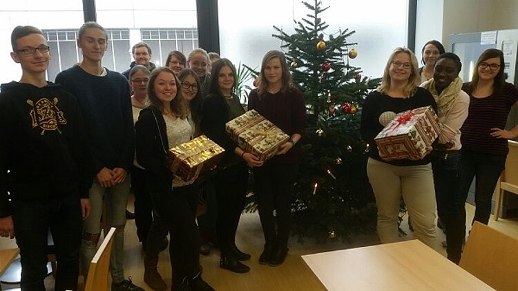 HAPPY BOX-Päckchenhilfsaktion für Flüchtlinge