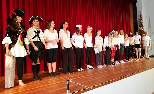 Auszubildende führen Mini-Musical auf