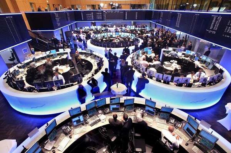 Zwei Schulklassen erleben die Börse live