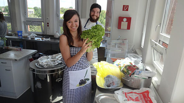 "La cuisine" heißt "la cocina"