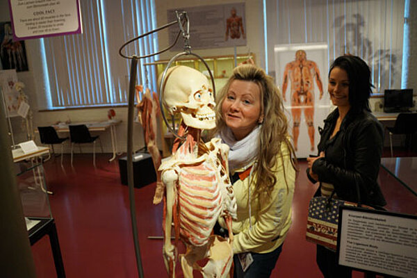 Altenpfleger besuchten „Plastinarium“
