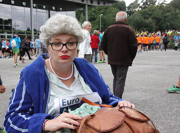 Oma Ingrid fährt ab