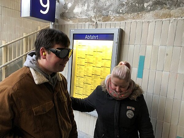 Selbsterfahrung Alterssimulation: Unterwegs am Görlitzer Bahnhof