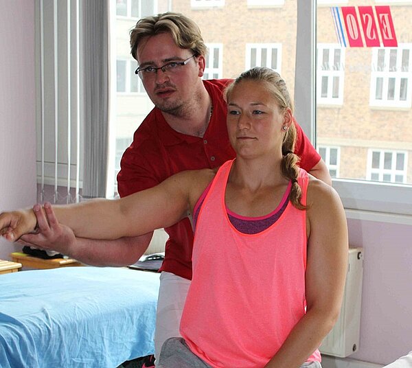 Physiotherapie: Praxisunterricht mit Leistungssportlern