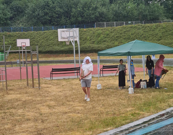 Sozialassistent*innen gestalten Sommerfest der Lukaswerkstatt mit