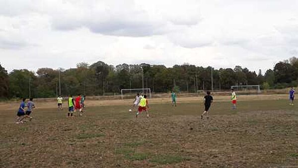 Fußballspiel der vietnamesischen Auszubildenden