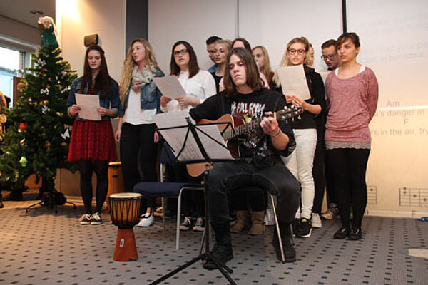 Traditionelles Weihnachtssingen an der Euro Akademie Chemnitz