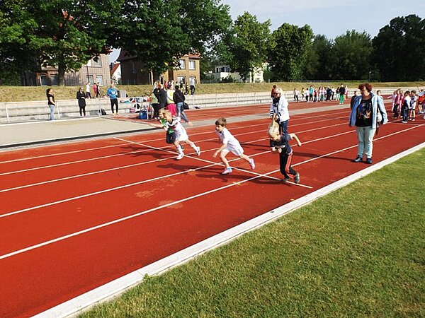 Sportfest an der Grundschule Anhalt-Siedlung in Bitterfeld
