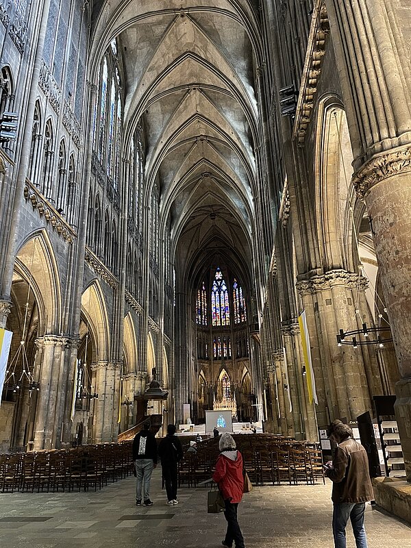 Schulfahrt nach Metz Blick in die gothische Kathedrale von Metz.