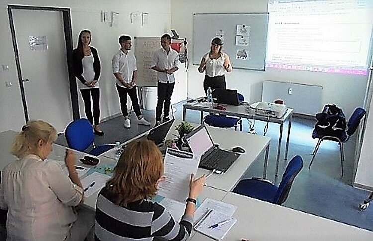 Azubis für Dialogmarketing präsentieren ihre Projektarbeiten