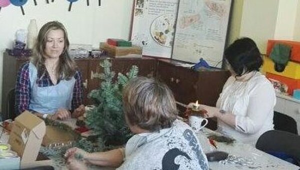 Schüler helfen bei Organisation der Nikolaus-Feier im Pflegeheim