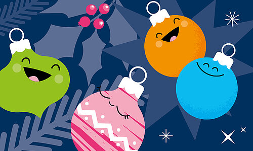 Vier lächelnde Weihnachtskugeln in verschiedenen Farben und Mustern vor einem festlichen dunkelblauen Hintergrund mit Weihnachtssternen und Mistelzweigen.
