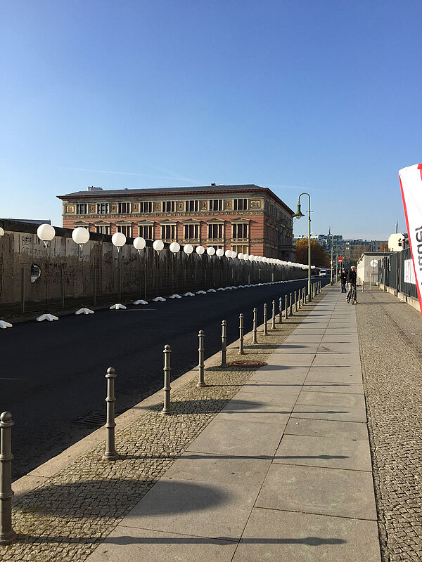 Akademie-Schüler bei der Mauerweg-Tour