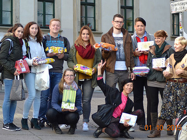 Kinderpfleger schnürten Willkommenspakete für Flüchtlinge
