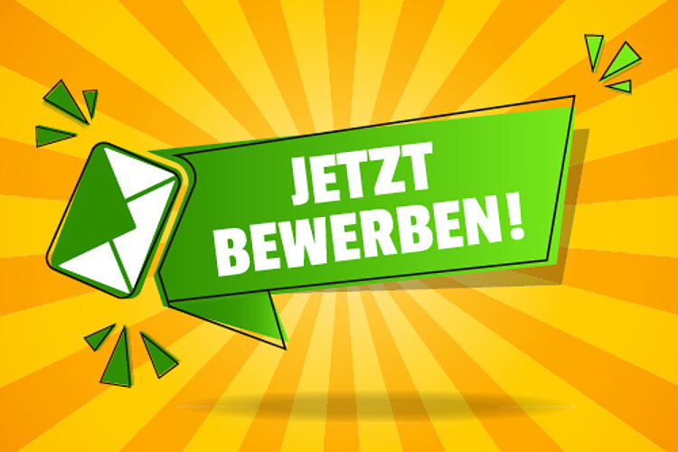 Zentral steht ein grünes Banner mit weißer Schrift, auf dem in Großbuchstaben 'JETZT BEWERBEN!' steht. Links daneben befindet sich ein stilisierter Briefumschlag in Grün und Weiß. Der Hintergrund zeigt ein gelbes Strahlenmuster, das von der Mitte nach außen verläuft. Um das Banner sind kleine grüne Akzentelemente angeordnet.