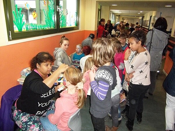 Traditioneller „Büdchenmarkt“ in der Grundschule Anhaltsiedlung