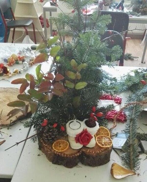 Schüler helfen bei Organisation der Nikolaus-Feier im Pflegeheim
