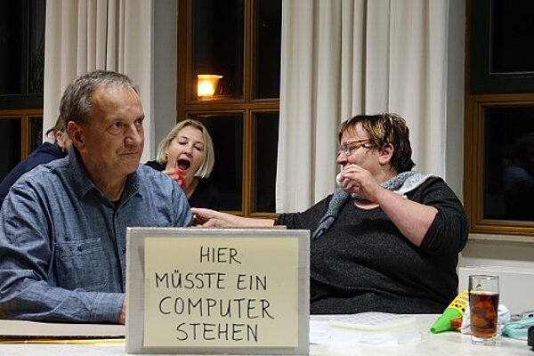 Gruselstimmung und Lacher bei Lesenacht-Premiere
