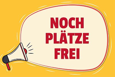 Ein Megafon mit einem Sprechblasen-Schild auf gelben Hintergrund, auf dem „NOCH PLÄTZE FREI“ in roten Großbuchstaben steht.