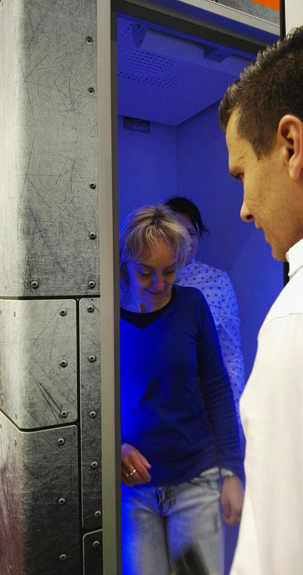 Auszubildende Physiotherapeuten auf Therapiemesse Leipzig