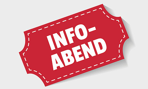 Die Aufschrift "Info-Abend" in großen weißen Lettern befindet sich auf einem roten Schild auf hellgrauem Hintergrund.