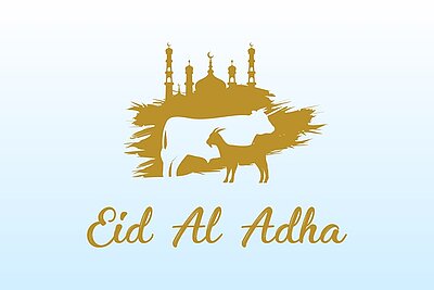 Zentral im Bild stehen goldfarbene Silhouetten eines Rindes, eines Schafes und einer Moschee mit mehreren Minaretten. Im unteren Bereich ist in geschwungener Schrift der Text 'Eid Al Adha' zu sehen. Der Hintergrund verläuft von Weiß zu Hellblau.