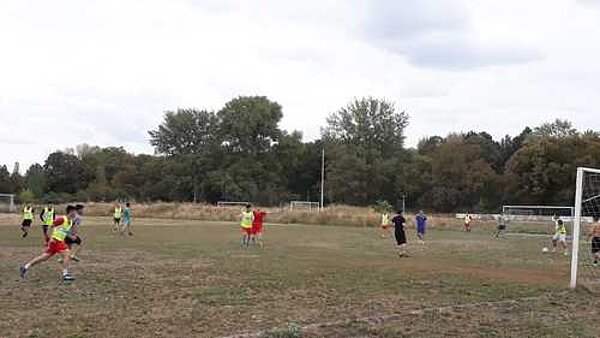 Fußballspiel der vietnamesischen Auszubildenden