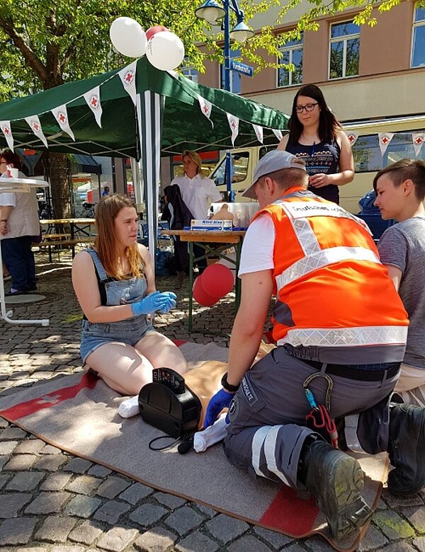 Reges Treiben auf dem Bitterfelder Seniorenmarkt