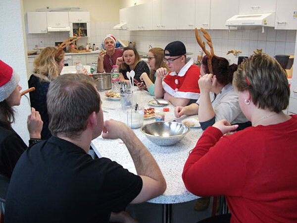 Start des alljährlichen Weihnachtsbackens und -bastelns