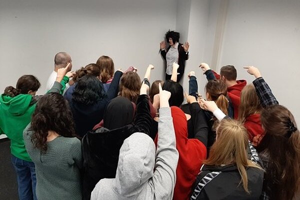 Theaterprojekt „WIR DISKRIMINIEREN…“