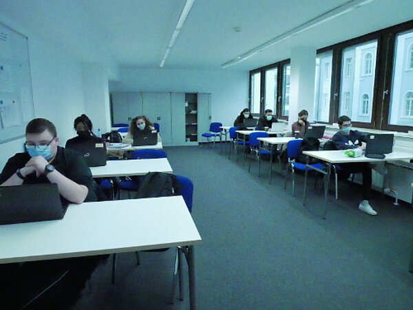 Projekt dialogP: Schüler*innen mit Landtagsabgeordneten im Gespräch