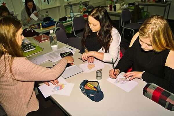 Projektarbeit – Kinderpfleger gestalten Kinderbilderbücher