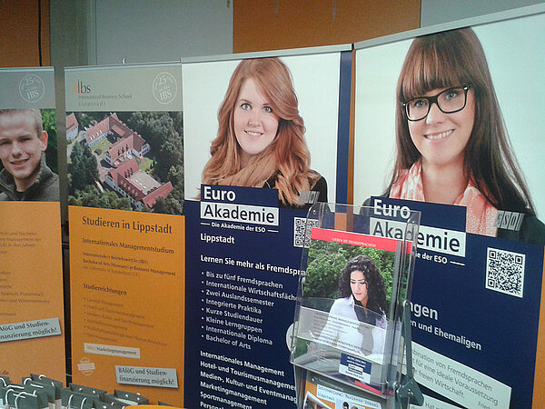 Viele interessante Gespräche bei der Studien- und Berufsmesse in Rietberg