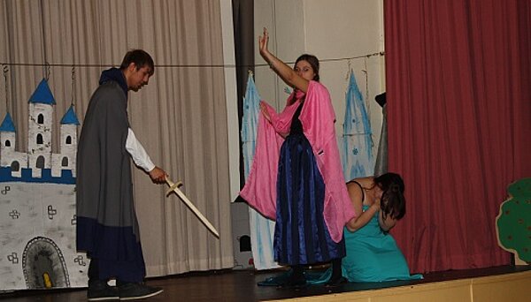 Märchenhafte Theateraufführung „Ein verschneiter Sommer“