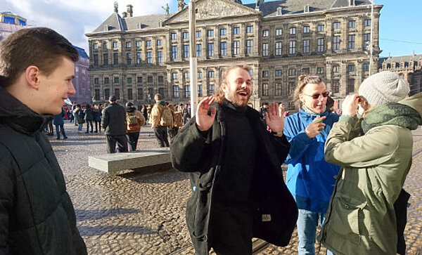 Goedemorgen! Hoe gaat het met jou? Guten Morgen! Wie geht es Dir?