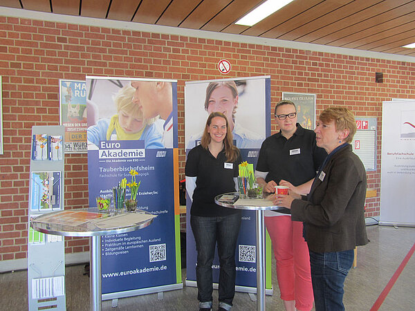 Informieren und netzwerken bei den Berufsinformationstagen