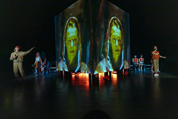 Die Sozialassistenten im Berliner GRIPS Theater