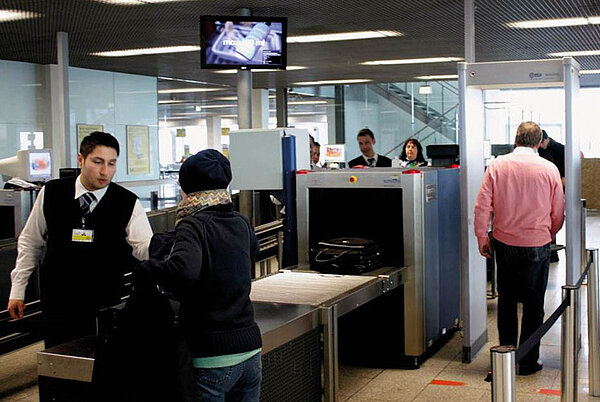 Neue Weiterbildung zum Luftsicherheitsassistenten am Flughafen Hahn