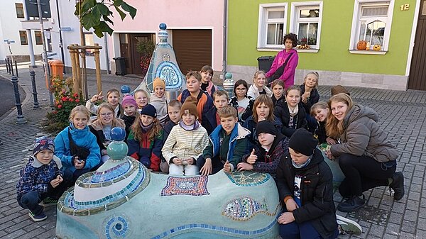 Kultur- und Bildungsreise in die Toskana Thüringens Schülerinnen und Schüler posieren draußen für ein Gruppenbild.