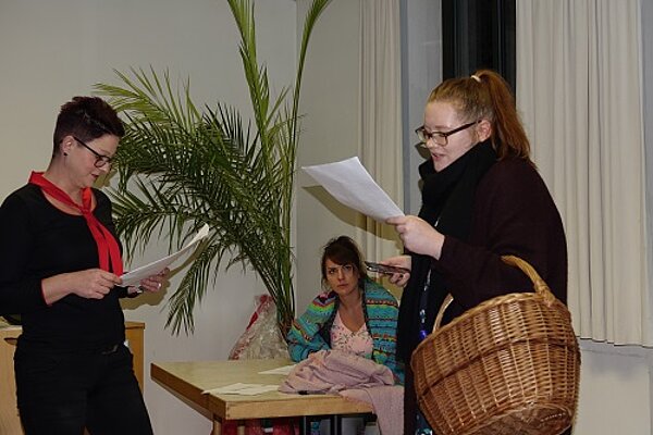 Gruselstimmung und Lacher bei Lesenacht-Premiere