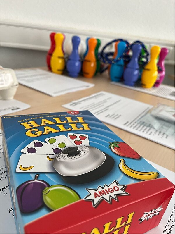 Mathe im Kindergarten? Geht und macht Spaß! Nahaufnahme des Spiels "Halli Galli".
