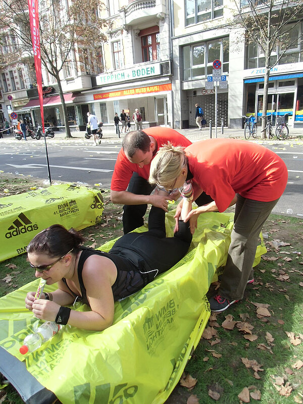 Massage-Schüler beim Marathon