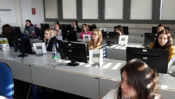 Absolventen der Euro Akademie sind für Arbeitgeber attraktive Job-Kandidaten